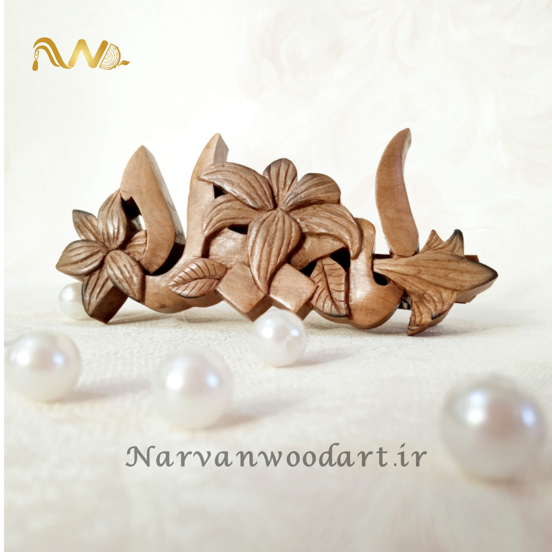 گیره موی منبت شده از چوب گردو با ابعاد تقریبی 12*5