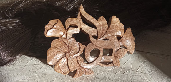 گیره موی الهام ساخته شده از چوب گردو و پوششی از روغن گیاهی 