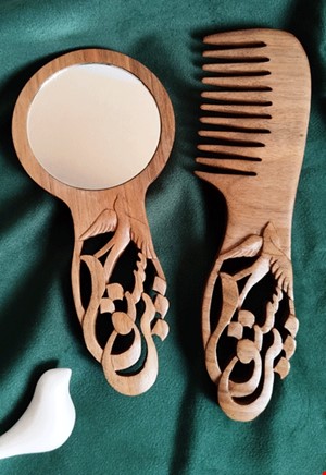آینه و شانه چوبی پرستو